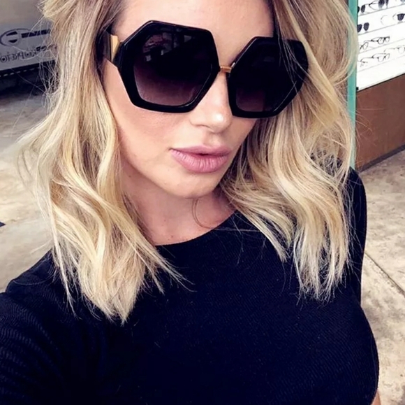 Accessories - New 🎅 Luxury V Shape Sunglasses